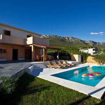 Villa Charming With Pool Near Split Kaštela
