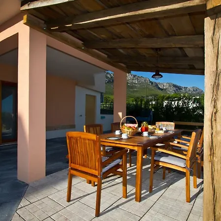 Villa Charming With Pool Near Split *